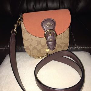 Coach lightly used crossbody purse. In excellent condition